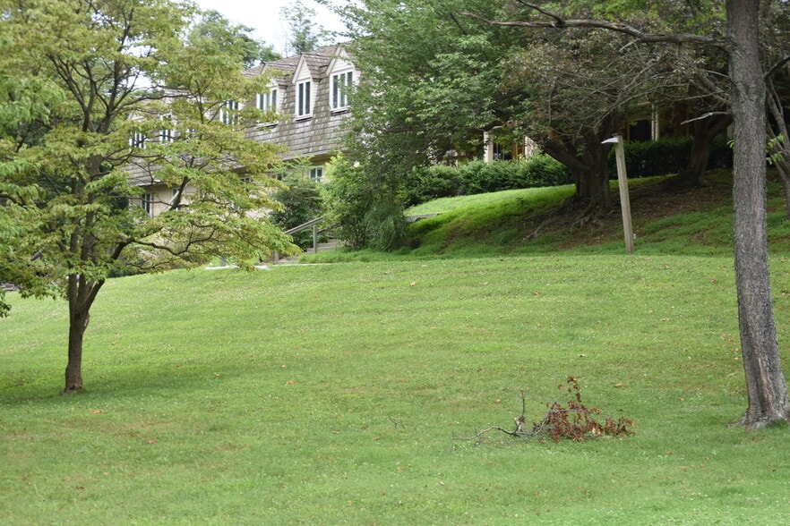 1455 Valley Forge Rd, Phoenixville, PA for sale - Building Photo - Image 2 of 4