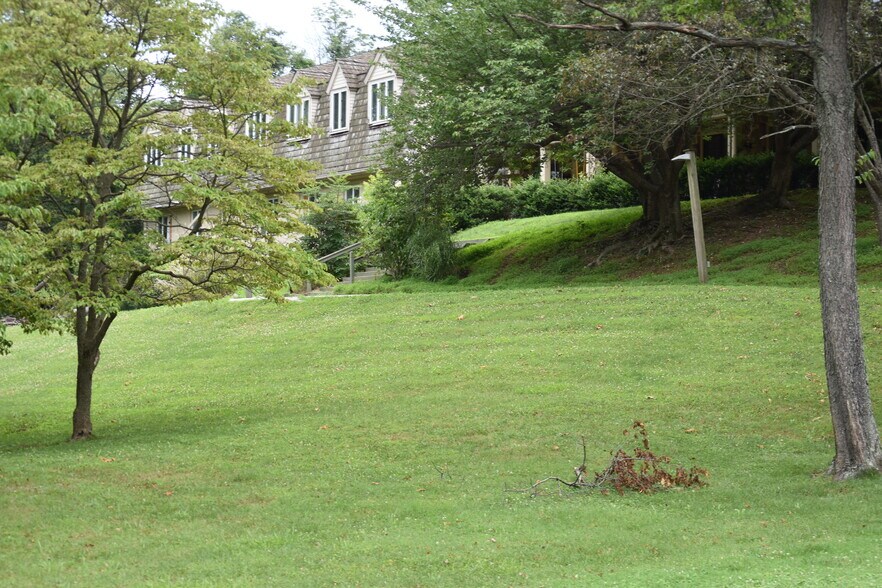 1455 Valley Forge Rd, Phoenixville, PA à vendre - Photo du bâtiment - Image 2 de 4