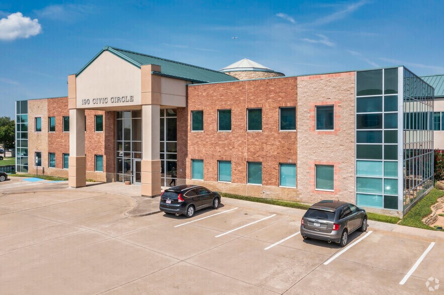 190 Civic Cir, Lewisville, TX à louer - Photo du bâtiment - Image 3 de 9