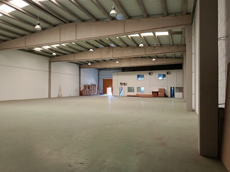 Industriel dans Fuenlabrada, Madrid à vendre - Photo du bâtiment - Image 3 de 5