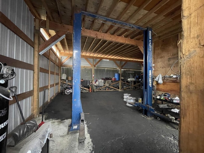 12343 Old Yale Rd, Surrey, BC à vendre - Photo intérieure - Image 2 de 3