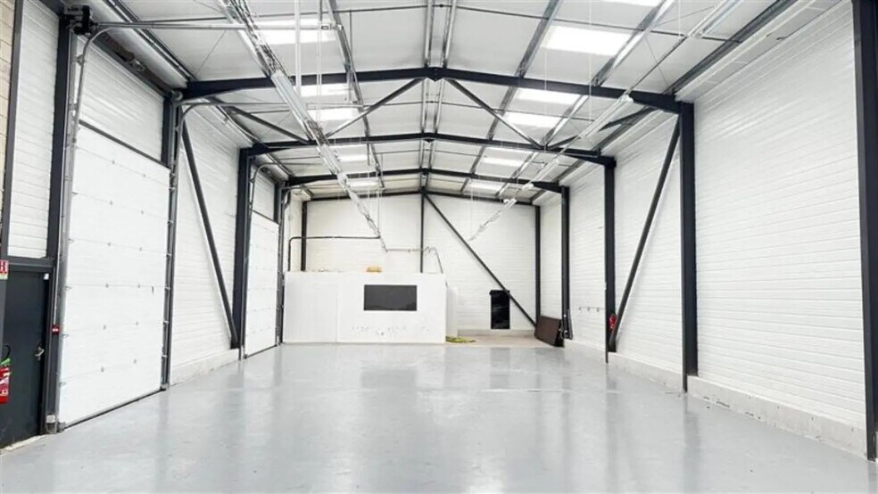 Flex in Montereau-Fault-Yonne for lease - Building Photo - Image 2 of 4