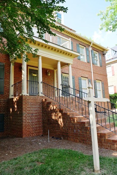 1071 Cambridge Sq, Alpharetta, GA à vendre - Photo du bâtiment - Image 2 de 17