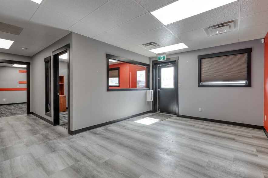 133 River Ave, Cochrane, AB for lease - Building Photo - Image 3 of 10