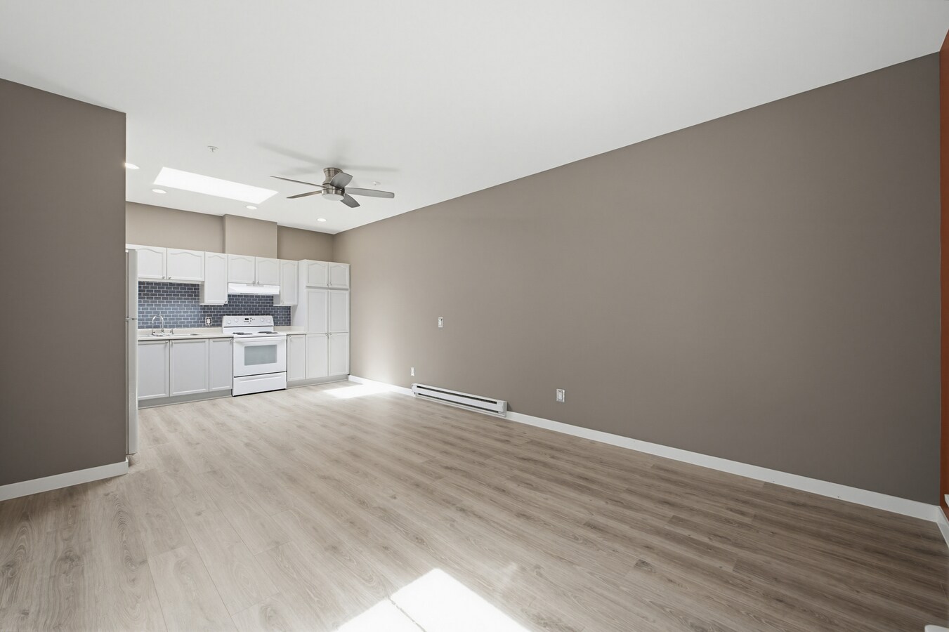 5678 199th St, Langley, BC V3A 1H8 - Unité 213 -  - Photo intérieure - Image 1 of 6