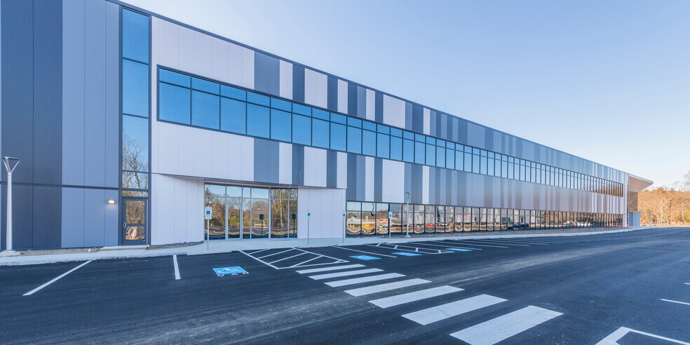 172 Middlesex Tpke, Bedford, MA à louer - Photo du bâtiment - Image 3 de 7