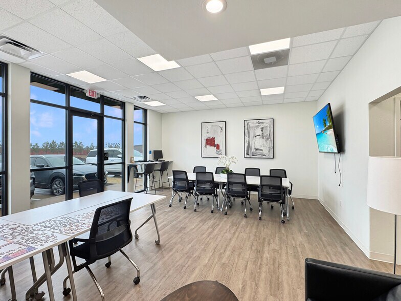 901 E Main St, Yukon, OK à louer - Photo du bâtiment - Image 2 de 24