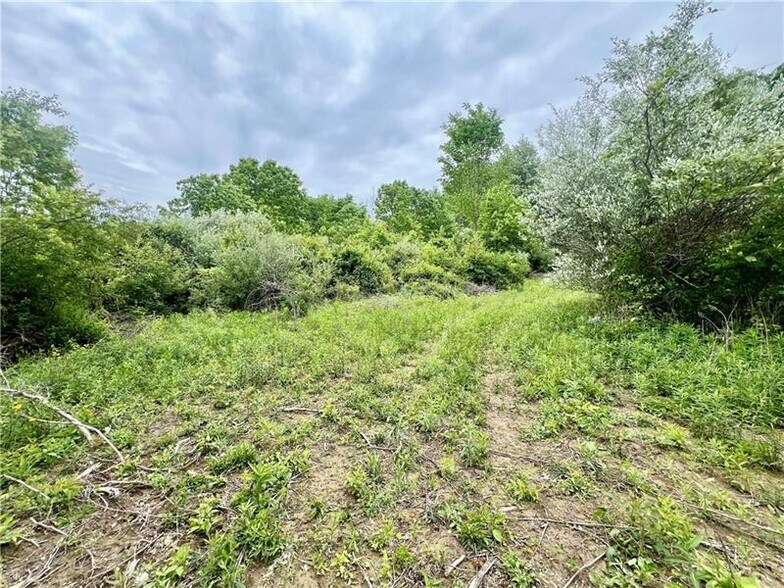953 Perry Hwy, Harmony, PA à vendre - Photo du bâtiment - Image 3 de 7