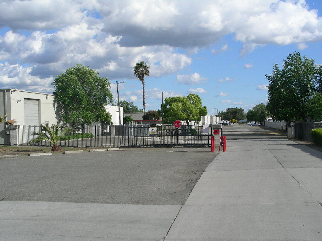 4652 E Waterloo Rd, Stockton, CA for lease Interior Photo- Image 1 of 2