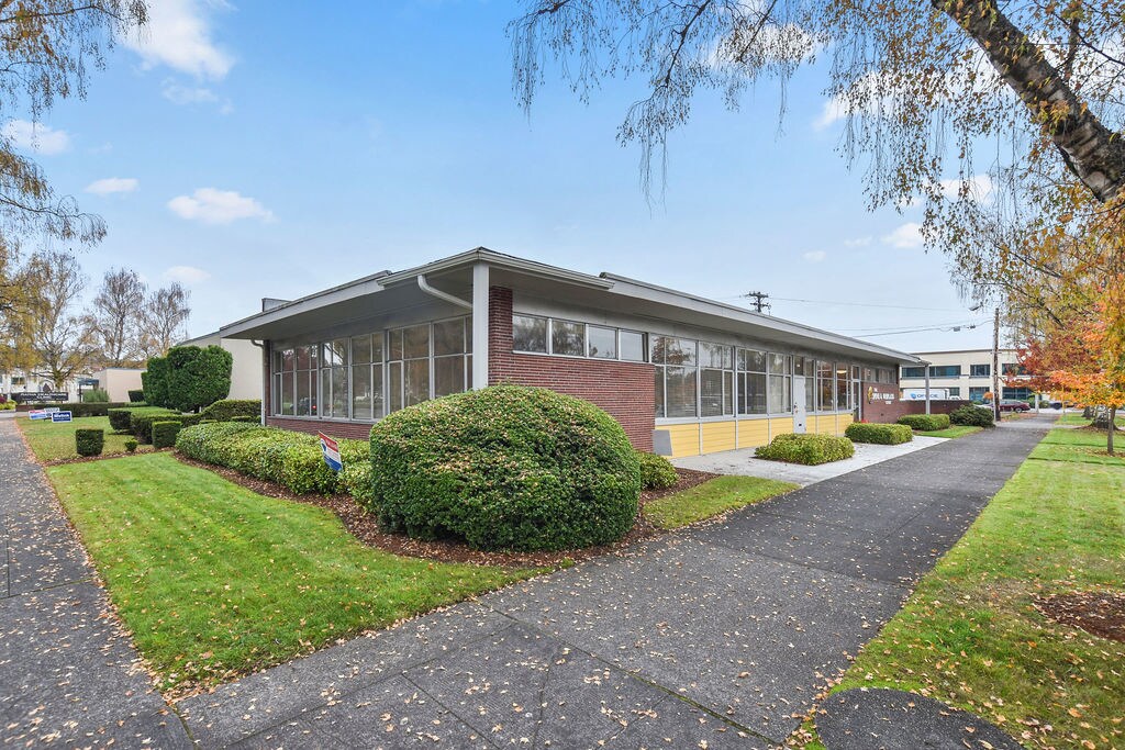 1554 Broadway St, Longview, WA for lease Primary Photo- Image 1 of 9
