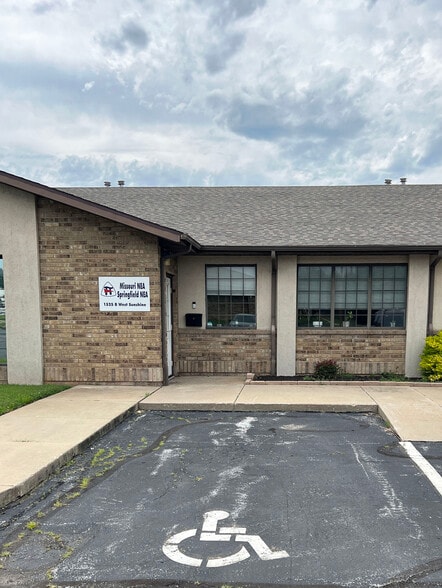 1525 W Sunshine, Springfield, MO for lease - Building Photo - Image 1 of 6