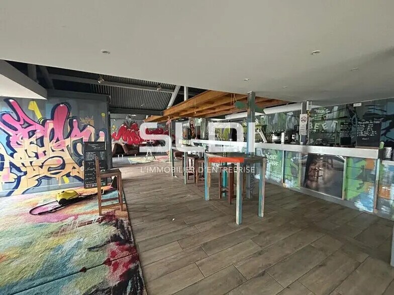 Commerce de détail dans Saint-Bonnet-de-Mure à louer - Photo intérieure - Image 3 de 6