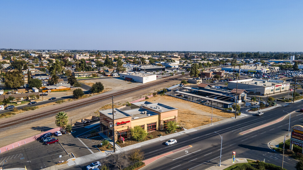 515 N 11th Ave, Hanford, CA for sale - Building Photo - Image 1 of 12