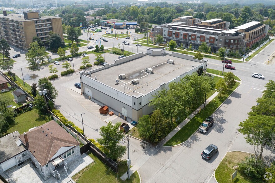 1925 Victoria Park Av, Toronto, ON à louer - Photo du bâtiment - Image 3 de 5