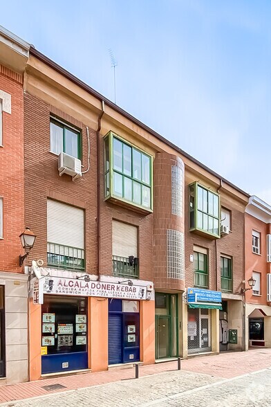 Commerce de détail dans Alcalá de Henares, Madrid à louer - Photo du bâtiment - Image 2 de 2