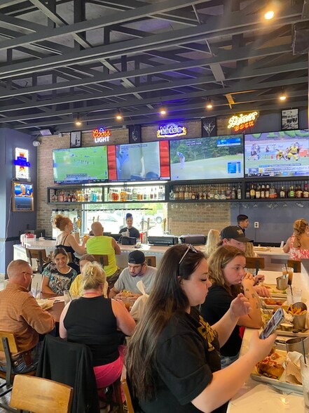 W Russell Ave portfolio of 2 properties for sale on LoopNet.ca - Interior Photo - Image 3 of 5