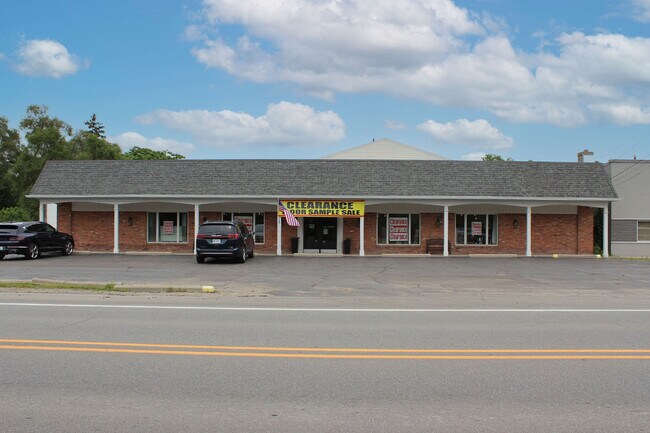 More details for 5665 Auburn Rd, Shelby Township, MI - Retail for Sale