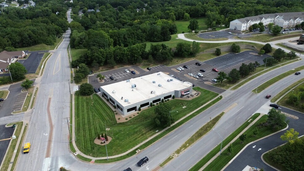 310 NW Englewood Rd, Gladstone, MO à vendre - Aérien - Image 3 de 9