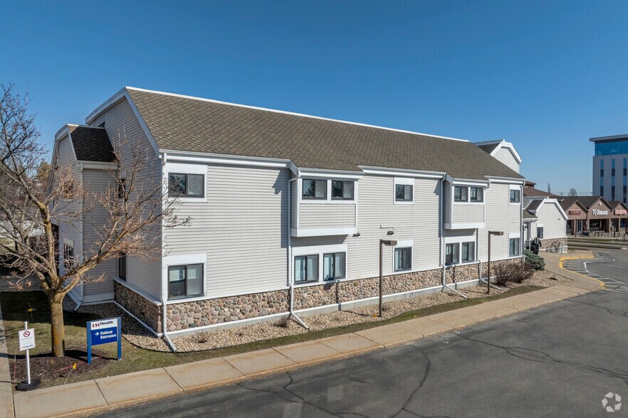 7102 Mineral Point Rd, Madison, WI à vendre - Photo du bâtiment - Image 3 de 21