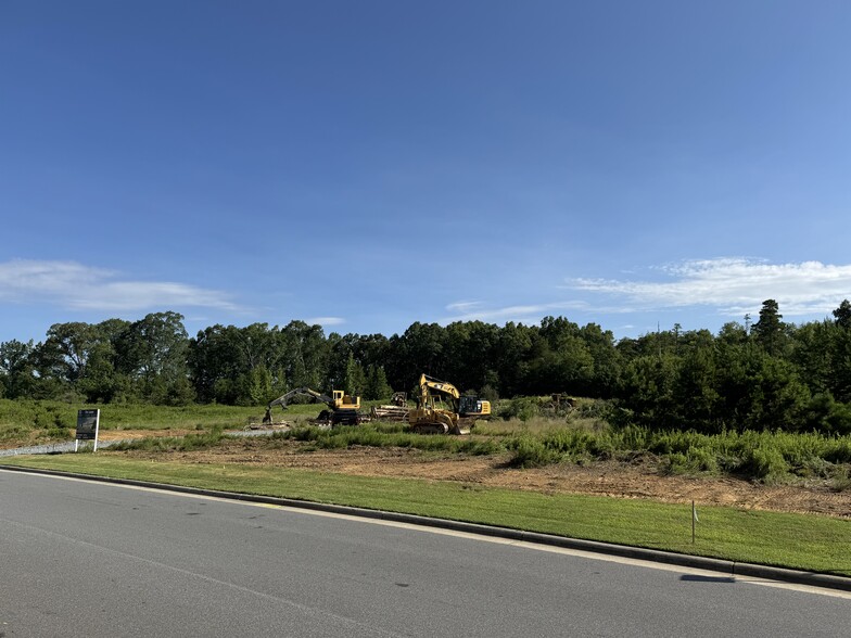 00 Allen Station Drive, Mint Hill, NC à louer - Photo du bâtiment - Image 2 de 3