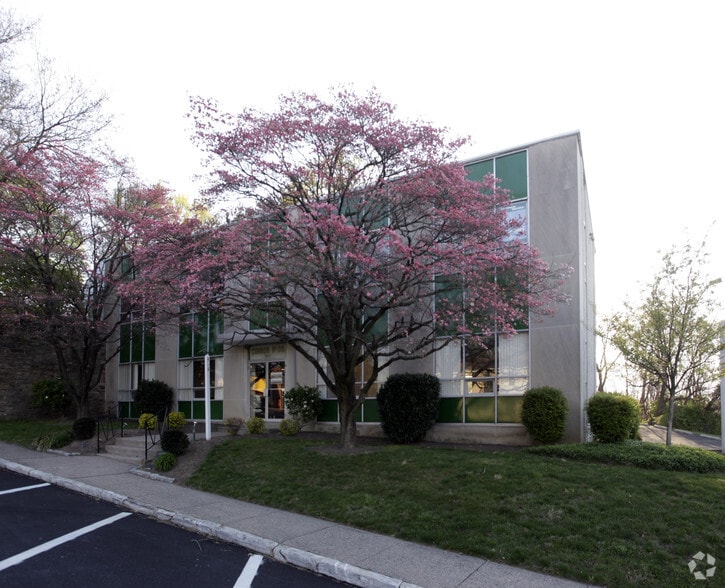1 Hidden Dr, Jenkintown, PA à vendre - Photo du bâtiment - Image 2 de 5
