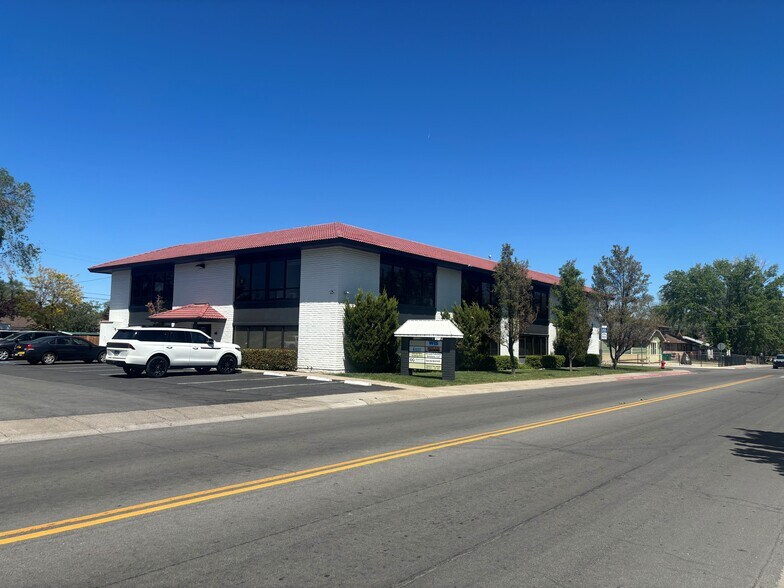 495 Apple St, Reno, NV à louer - Photo du bâtiment - Image 3 de 3