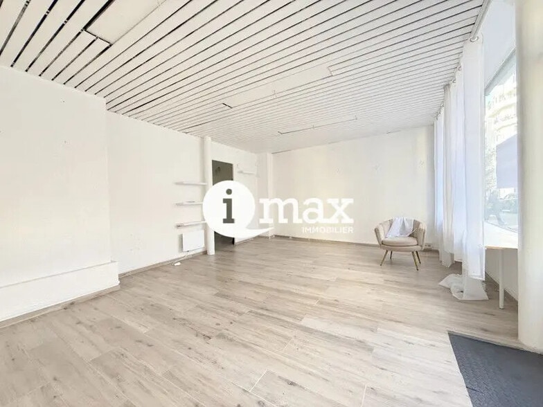 Retail in Levallois-Perret for lease - Interior Photo - Image 2 of 4