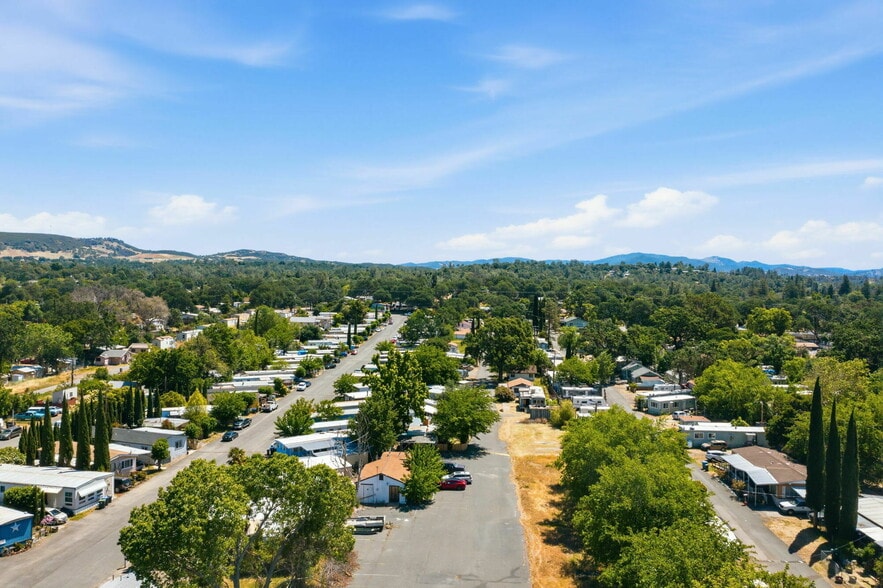 5755 Old Highway 53, Clearlake, CA à vendre - Photo du bâtiment - Image 2 de 7
