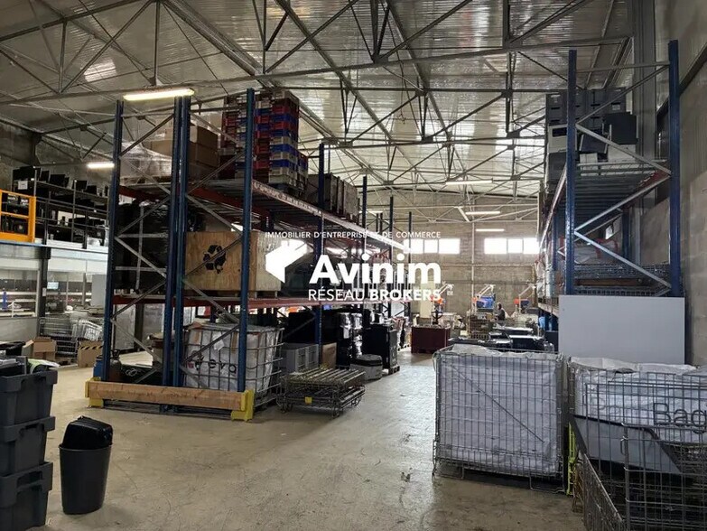 Industrial in Vitrolles for lease - Building Photo - Image 2 of 6