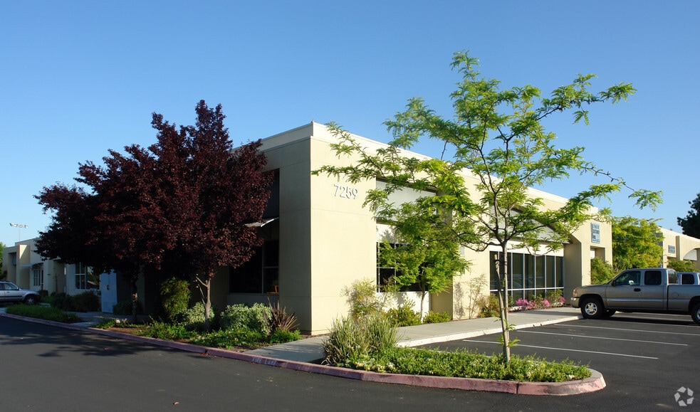 7259 N 1st St, Fresno, CA for lease - Building Photo - Image 3 of 5
