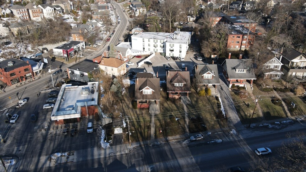 Mt. Lookout Square portfolio of 8 properties for sale on LoopNet.ca - Building Photo - Image 2 of 10