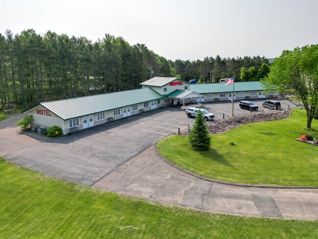 Plus de détails pour 10765 Hwy Q, Chippewa Falls, WI - Services hôteliers à vendre