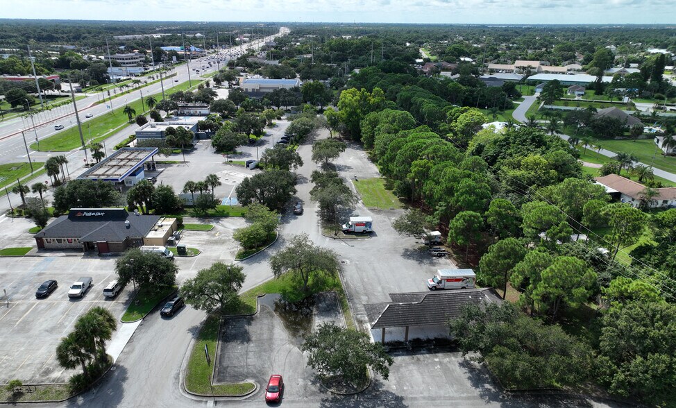10425 S Us-1 Hwy, Port Saint Lucie, FL à louer - Photo du bâtiment - Image 2 de 3