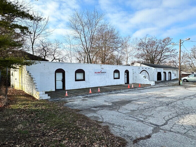 7711 W 10th St, Indianapolis, IN à vendre - Photo du bâtiment - Image 3 de 18
