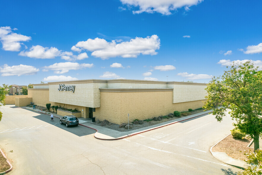 1264 E Gibson Rd, Woodland, CA for lease - Primary Photo - Image 1 of 18