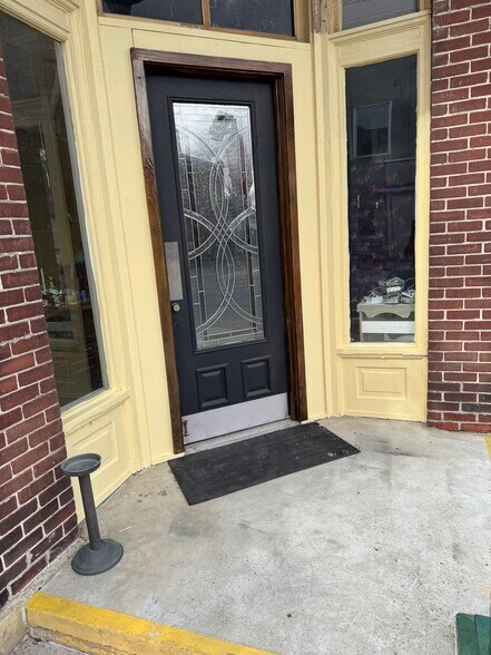 2-4-6-8-10 West High Street, Redkey, IN à vendre - Photo du bâtiment - Image 2 de 3