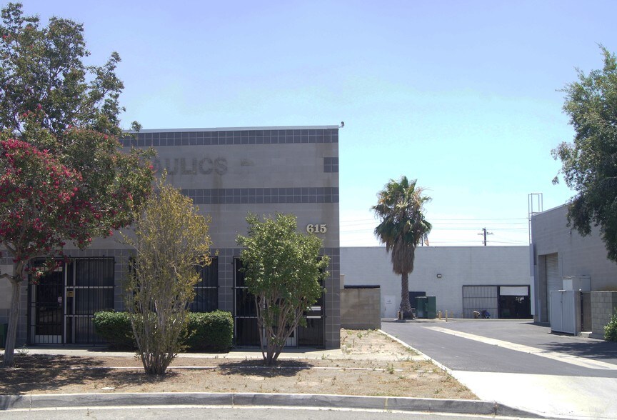 615 Oak Ct, San Bernardino, CA à vendre - Photo du bâtiment - Image 3 de 15