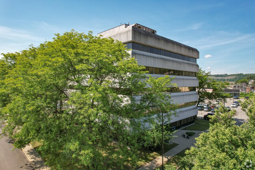 102 Broadway St, Carnegie, PA à louer - Photo du bâtiment - Image 2 de 7