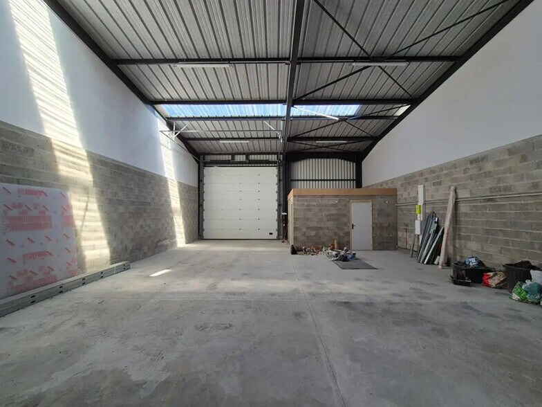 Industrial in Cléguer for sale - Interior Photo - Image 3 of 5