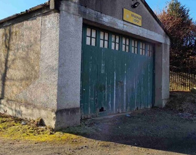 Castleton Pl, Braemar for sale - Primary Photo - Image 1 of 1