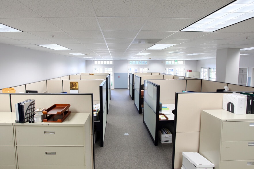 10 Harris Ct, Monterey, CA for sale - Interior Photo - Image 3 of 7