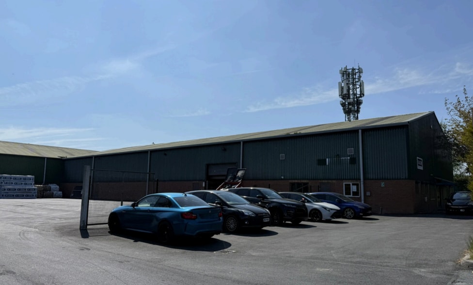 Holbrook Ave, Sheffield for lease - Primary Photo - Image 1 of 2