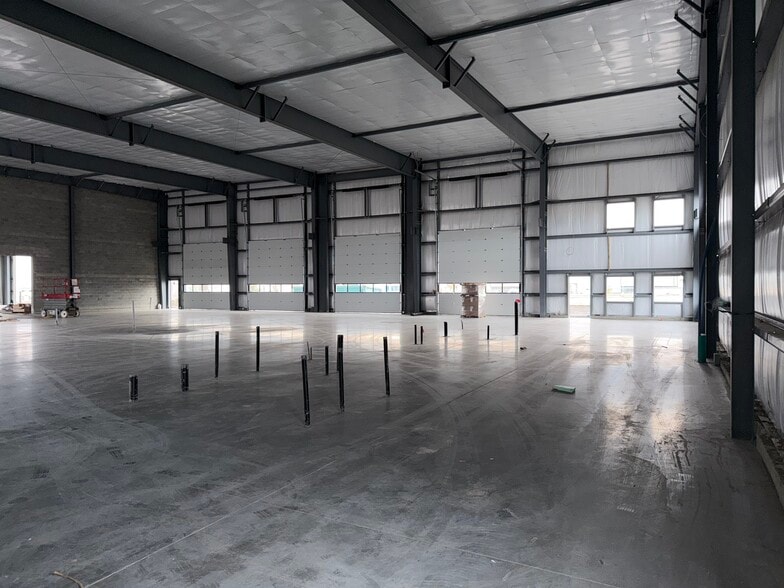 6 Wrangler Pl, Rocky View No 44, AB for lease - Building Photo - Image 1 of 7