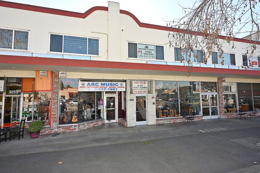3121-3161 Castro Valley Blvd, Castro Valley, CA à vendre - Photo du bâtiment - Image 3 de 18