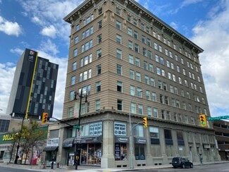 Plus de détails pour 283 Portage Av, Winnipeg, MB - Commerce de détail à louer