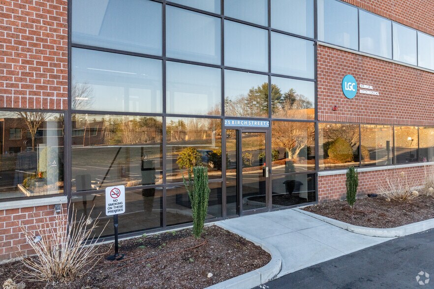 25 Birch St, Milford, MA à louer - Photo du bâtiment - Image 3 de 14