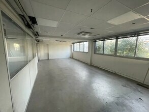 119 Avenue Louis Roche, Gennevilliers for lease Interior Photo- Image 2 of 6