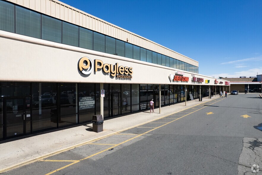 107-135 Bloomfield Ave, Bloomfield, NJ à louer - Photo du bâtiment - Image 3 de 5