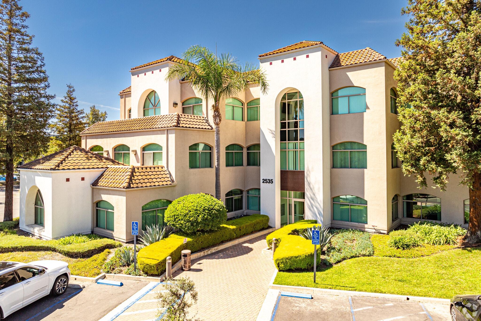 2535 Townsgate Rd, Westlake Village, CA à louer Photo du bâtiment- Image 1 de 9