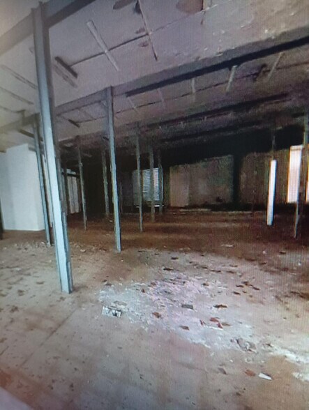 Retail in Cáceres for lease - Building Photo - Image 1 of 7